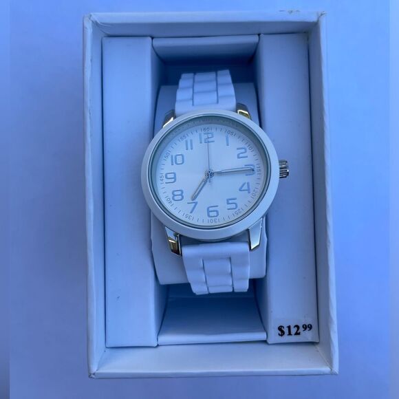 NWT White watch with silicone band - Picture 1 of 13